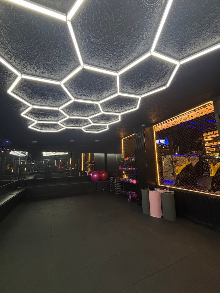 Firdos Market Chowk, Lahore